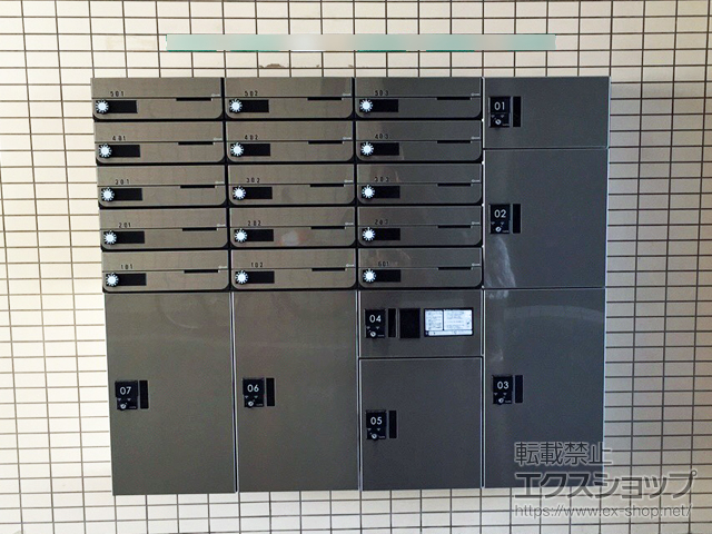 東京都国立市のの機能門柱・ポスト 小型宅配ボックス プチ宅 前入前出/防滴タイプ （15世帯用） 施工例