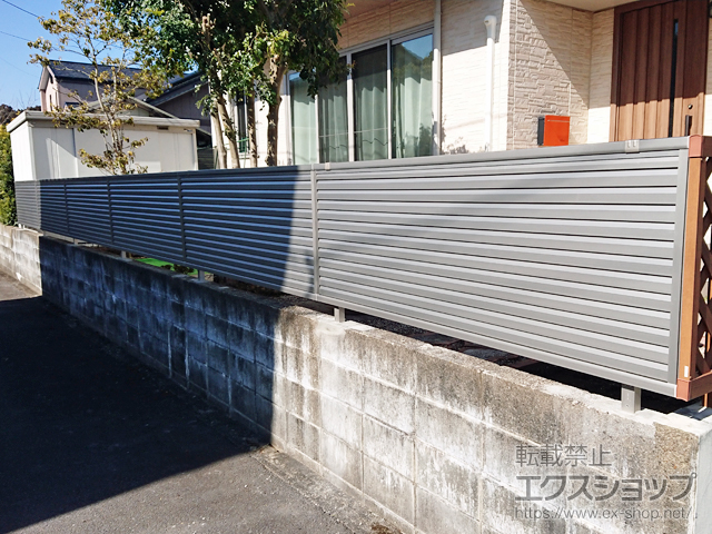 宮崎県西都市ののフェンス・柵 ミエーネフェンス 目隠しルーバータイプ 自由柱施工 施工例
