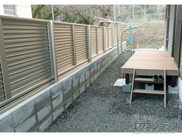 山口県美祢市ののフェンス・柵 ミエーネフェンス 目隠しルーバータイプ　自由柱施工 施工例