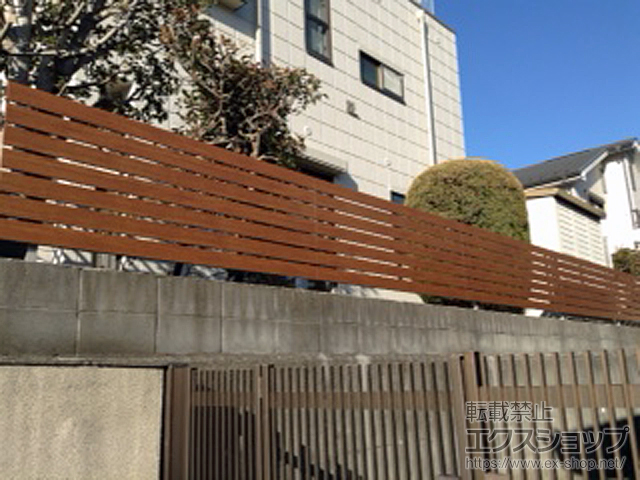 東京都多摩市ののフェンス・柵 ルシアスフェンスH02型 横板格子 木調カラー 自由柱施工 施工例