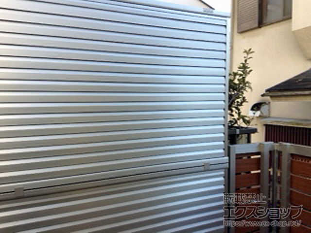 東京都多摩市ののフェンス・柵 ミエーネフェンス 目隠しルーバータイプ 2段支柱 自立建て用（パネル2段） 施工例