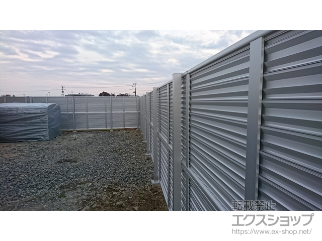 宮城県登米市ののフェンス・柵 ミエーネフェンス 目隠しルーバータイプ 2段支柱 自立建て用（パネル2段） 施工例