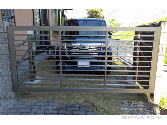 奈良県奈良市ののカーゲート スウィングアップゲート1型 横格子 電動式 施工例