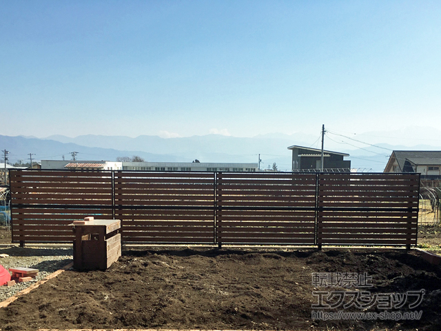 長野県上伊那郡南箕輪村ののフェンス・柵 モクアルフェンス 横板タイプ 2段支柱 自立建て用 施工例