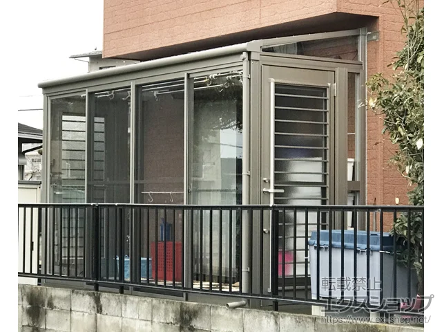 滋賀県守山市のLIXIL(リクシル)のテラス囲い・サンルーム サニージュ F型 床納まり ランマ無 積雪〜20cm対応 施工例