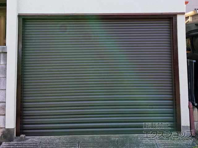 千葉県八千代市のLIXIL リクシル（トステム）のガレージシャッター ガレージシャッタークワトロ 電動式 内部付タイプ 施工例
