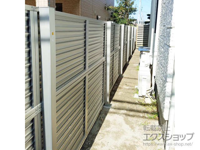 福岡県福岡市ののフェンス・柵 ミエーネフェンス 目隠しルーバータイプ 2段支柱 自立建て用（パネル2段） 施工例