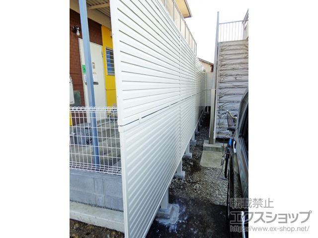 神奈川県海老名市ののフェンス・柵 ミエーネフェンス 目隠しルーバータイプ 2段支柱 自立建て用（パネル2段） 施工例