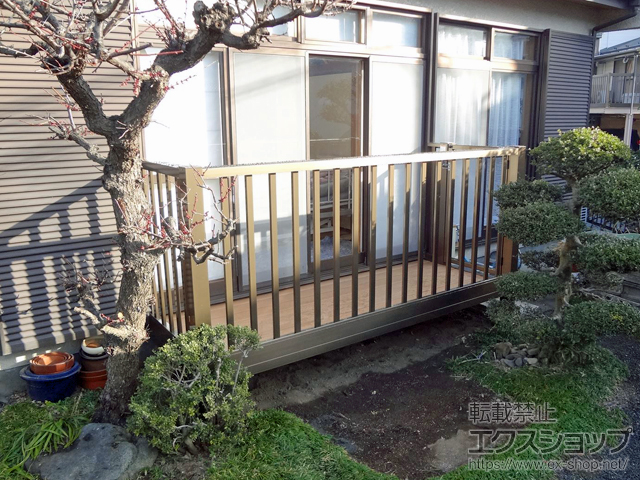 東京都立川市のLIXIL リクシル（トステム）のバルコニー ビューステージFスタイル 単体 庭置き式 施工例