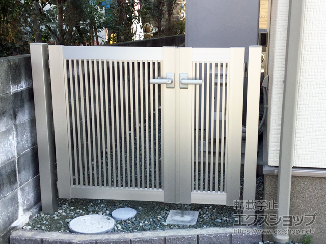 福岡県八女郡広川町のの門扉 シンプレオ門扉2型 縦格子 両開き親子 門柱使用 施工例