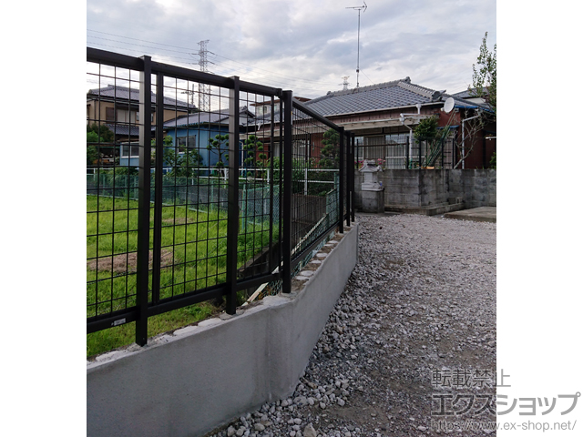 静岡県裾野市ののフェンス・柵 シンプレオフェンスM2型 縦井桁メッシュ 自由柱施工 施工例