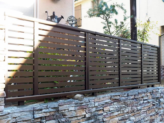 兵庫県神戸市ののフェンス・柵 シンプレオフェンス3型 横太格子 自由柱施工 施工例