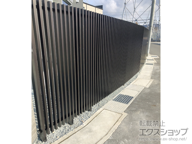 兵庫県姫路市ののフェンス・柵 ルシアス スクリーンフェンスS02型 アルミカラー 自由柱施工 施工例