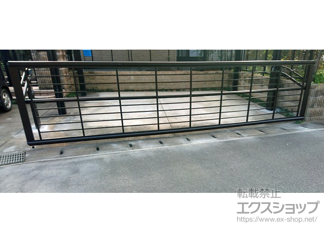 佐賀県唐津市ののカーゲート ルシアスアップゲートワイド 1型 横格子 手動 施工例