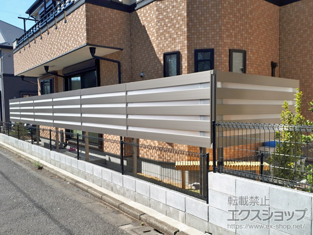 東京都小平市ののフェンス・柵 フレイナフェンス YP型 形材タイプ 2段フリー支柱（パネル1段） 施工例