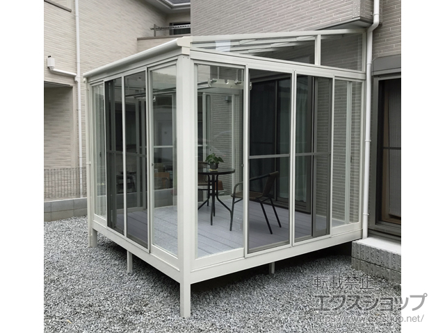 奈良県奈良市ののテラス囲い・サンルーム サニージュF型 床納まり ランマ無 積雪〜20cm対応 施工例