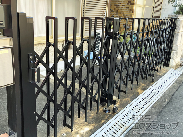 大阪府大阪市ののカーゲート トリップゲート RC型 ノンレール 片開き親子 42DO（12S+30T） 施工例