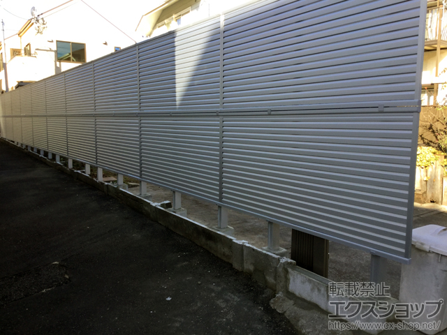 東京都中野区ののフェンス・柵 ミエーネフェンス 目隠しルーバータイプ 2段支柱 自立建て用（パネル2段） 施工例