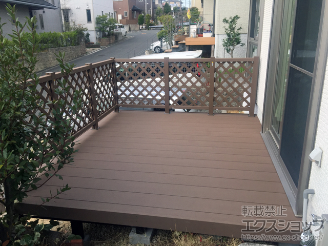 大阪府高槻市ののウッドデッキ リウッドデッキ 200＋リウッドデッキフェンス2型＜ラチス格子＞ 施工例