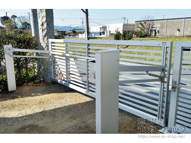 愛媛県東温市ののカーゲート ワイドオーバードアS3型 電動式 施工例