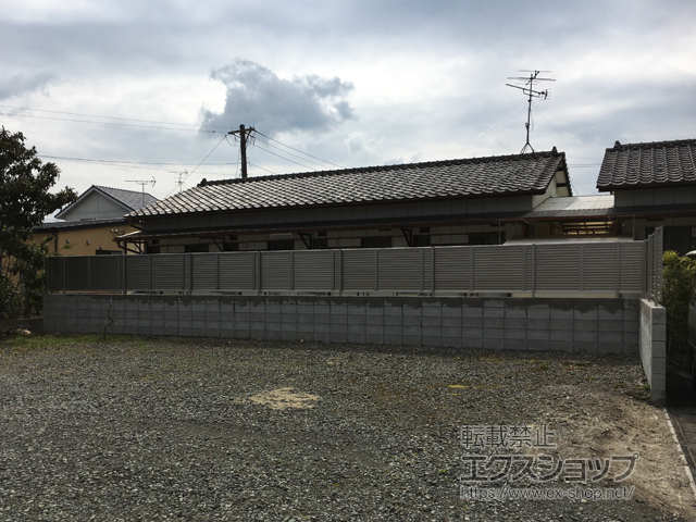 佐賀県神埼市ののフェンス・柵 ミエーネフェンス 目隠しルーバータイプ 自由柱施工 施工例