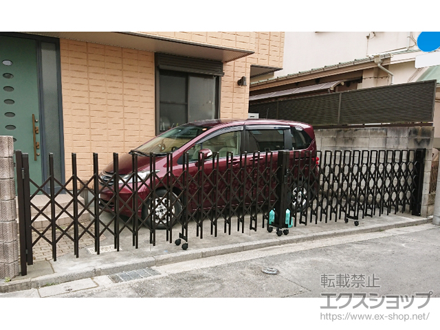 東京都武蔵野市ののカーゲート トリップゲート RC型 ノンレール 両開き 68Ｗ（34Ｓ＋34Ｍ） 施工例