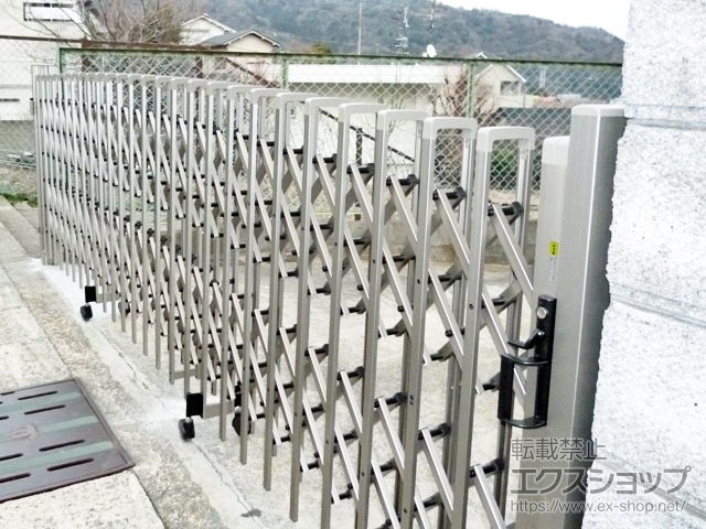 兵庫県神戸市ののカーゲート トリップゲート 傾斜地専用型 ノンレール 片開き 47S 施工例