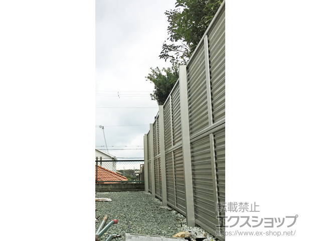 兵庫県神戸市ののフェンス・柵 ミエーネフェンス 目隠しルーバータイプ 2段支柱 自立建て用（パネル2段） 施工例