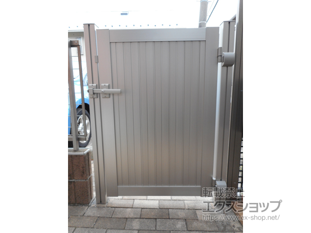 東京都狛江市のの門扉 シンプレオ門扉6型 たて目隠し 片開き 門柱使用 施工例