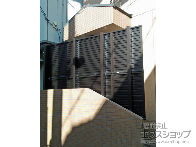 大阪府大阪市ののフェンス・柵 シンプレオフェンス5型 横目隠し 3段支柱 自立建て用（パネル1段） 施工例