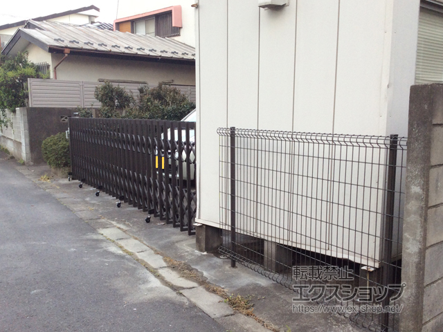 埼玉県さいたま市ののカーゲート アルシャインII PG型R(ペットガード) Aタイプ ノンレール 片開き 施工例
