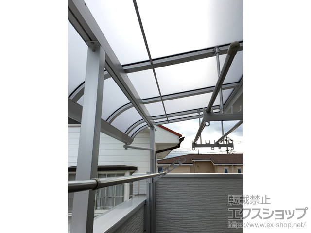 東京都昭島市のLIXIL リクシル（トステム）のバルコニー・ベランダ屋根 パワーアルファ RB型 屋根タイプ 単体 積雪〜30cm対応 施工例