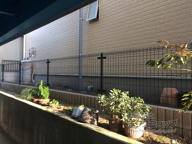 静岡県田方郡函南町ののフェンス・柵 イーネットフェンス1M型 間仕切り柱タイプ 施工例