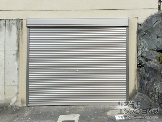 京都府京都市のLIXIL リクシル（トステム）のガレージシャッター ガレージシャッタークワトロ 手動式 外部付タイプ 施工例