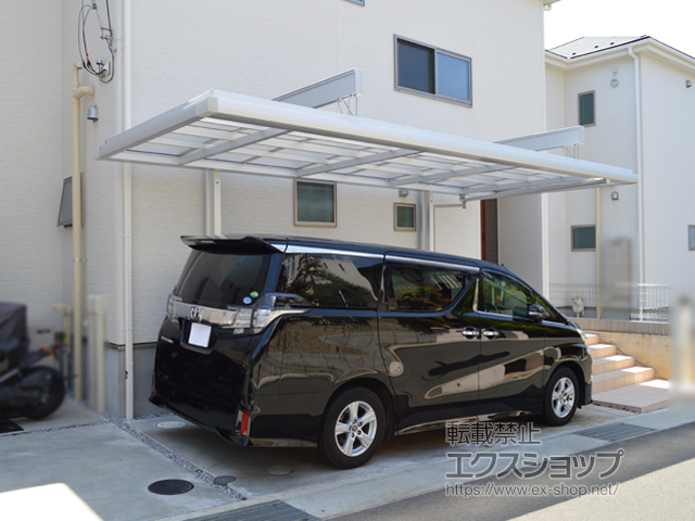 神奈川県伊勢原市ののカーポート U.スタイルII フラット屋根 片支持タイプ 吊り下げタイプ 積雪〜20cm対応 施工例