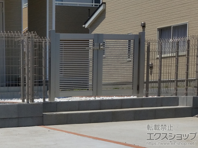 茨城県つくば市のの門扉 シンプレオ門扉1型 横格子 両開き 門柱使用 施工例