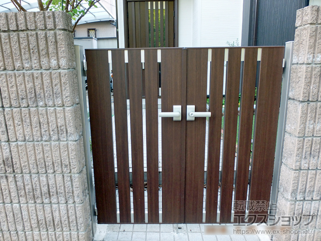 東京都町田市のの門扉 ルシアス門扉BS02型 たて多スリット 両開き 複合カラー 門柱使用 施工例