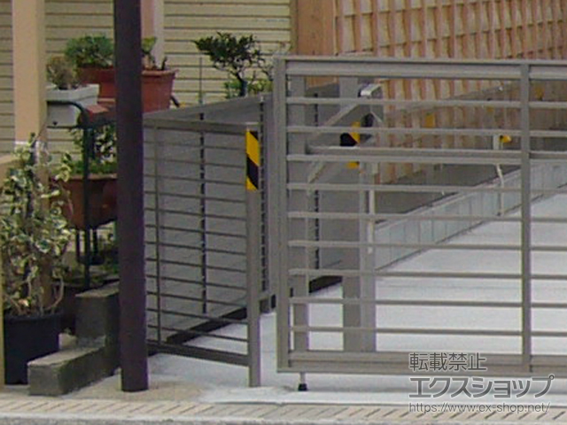 新潟県村上市ののフェンス・柵 プレスタフェンス 1型 細横桟 間仕切りタイプ 施工例