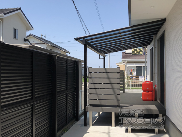 福岡県糟屋郡宇美町ののフェンス・柵 ミエーネフェンス 目隠しルーバータイプ 2段支柱 自立建て用〈パネル2段〉 施工例