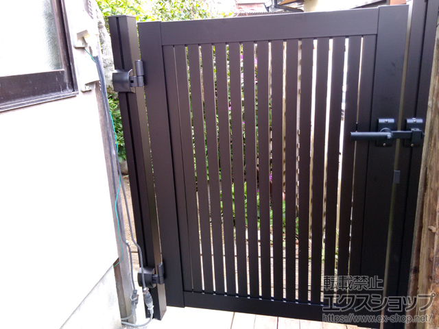 福岡県糸島市のの門扉 シンプレオ門扉4型 縦太格子 片開き 門柱使用 施工例