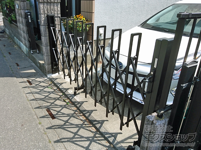 埼玉県加須市ののカーゲート トリップゲート RB型 ノンレール 片開き 27S 施工例