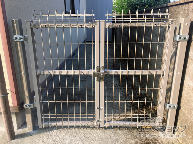 宮城県仙台市のの門扉 メッシュフェンスG10 門扉 両開き 柱使用〈2〉 施工例