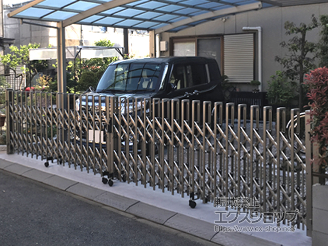 埼玉県川越市ののカーゲート トリップゲート ペットガード型 ノンレール 両開き 66W（33S+33M） 施工例