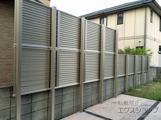 徳島県阿南市ののフェンス・柵 ミエーネフェンス 目隠しルーバータイプ ※柱別途（パネル2段/1段） 施工例