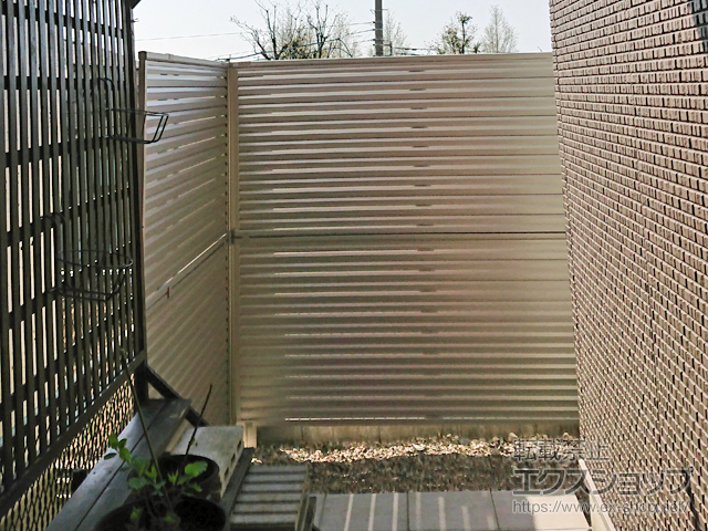 石川県金沢市ののフェンス・柵 ミエーネフェンス 目隠しルーバータイプ 2段支柱 自立建て用（パネル2段） 施工例