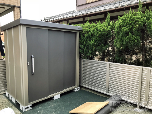 福井県小浜市のの物置・屋外倉庫 ミエーネフェンス 目隠しルーバータイプ 自由柱施工 施工例