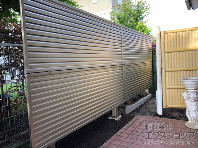 神奈川県横浜市ののフェンス・柵 ミエーネフェンス 目隠しルーバータイプ 2段支柱 自立建て用（パネル2段） 施工例