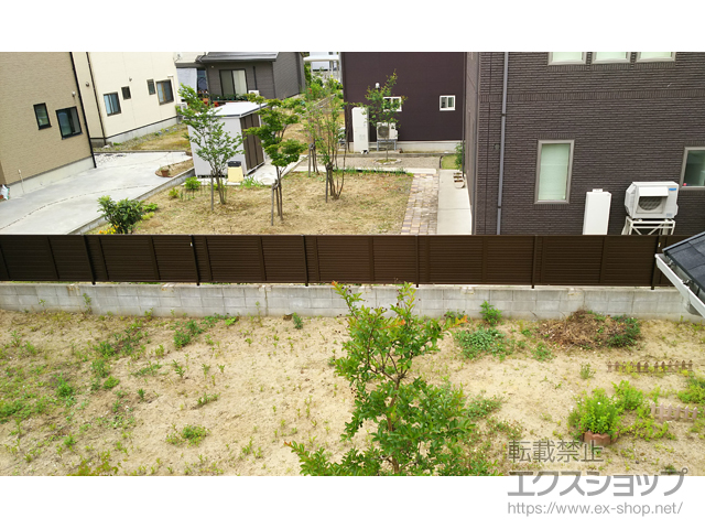 新潟県三島郡出雲崎町ののフェンス・柵 ミエーネフェンス 目隠しルーバータイプ 自由柱施工 施工例