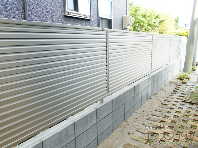 新潟県新潟市ののフェンス・柵 ミエーネフェンス 目隠しルーバータイプ 自由柱施工 施工例