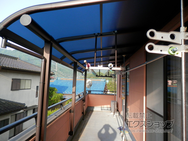 神奈川県愛甲郡愛川町ののバルコニー・ベランダ屋根 プレシオステラス R型 屋根タイプ 連棟 積雪〜20cm対応 施工例